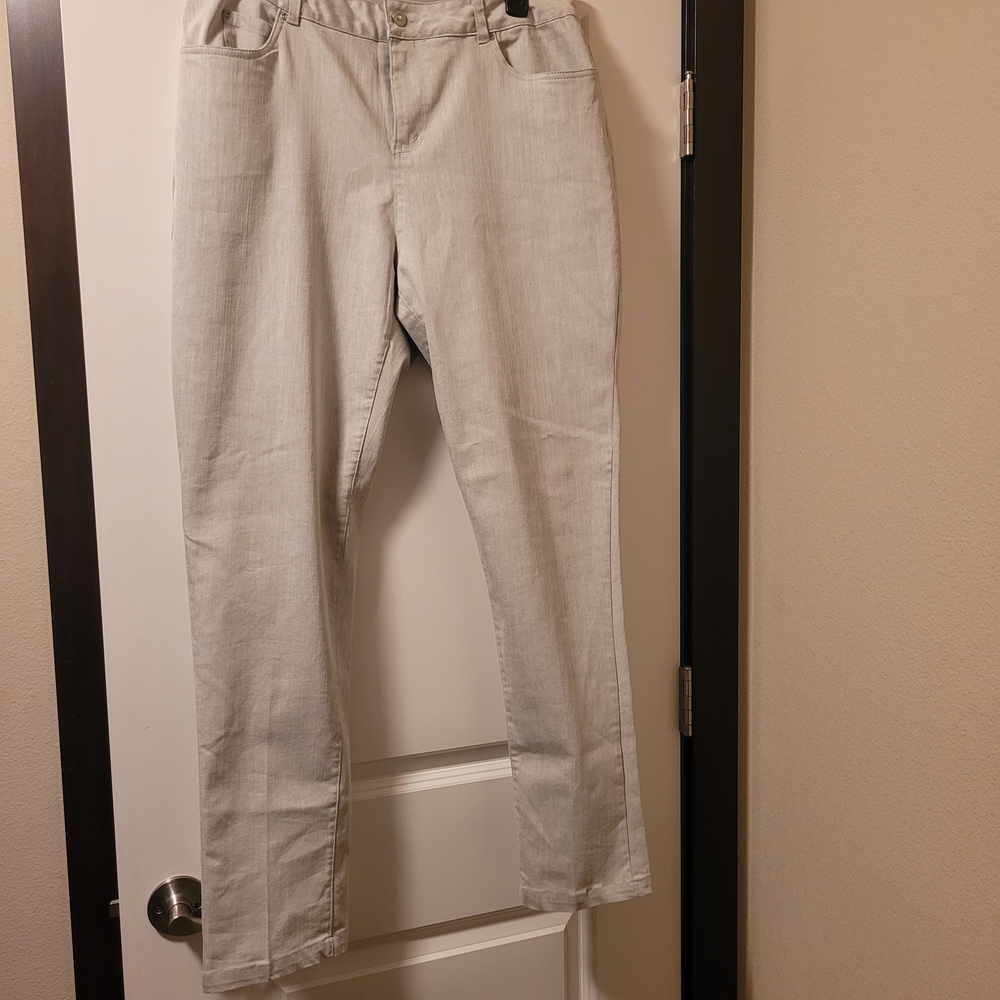 Lulu-B Light Gray Denim Skinny Straight Jeans
